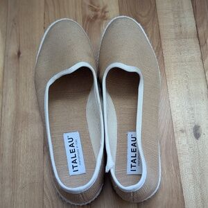 Italian Allegra Flats US 7 Camel